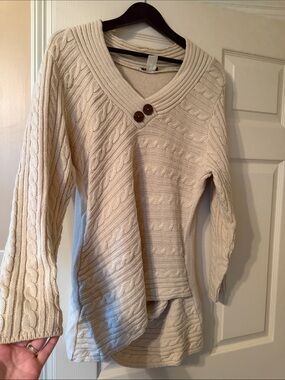 VENUS Cream Cable-Knit V-Neck Sweater with Button Accents